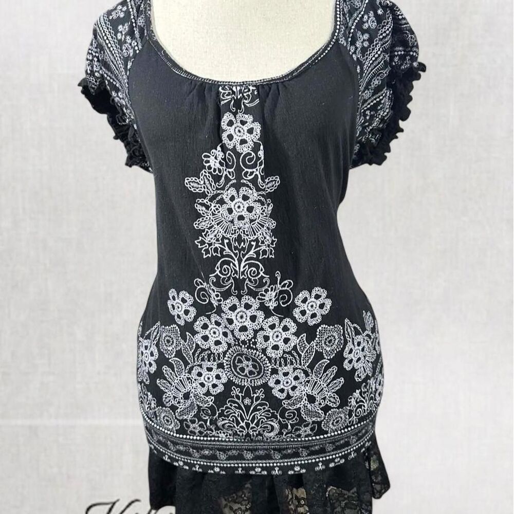 Boho Goth Floral Mandala Style Puff Sleeve Lace Back Top